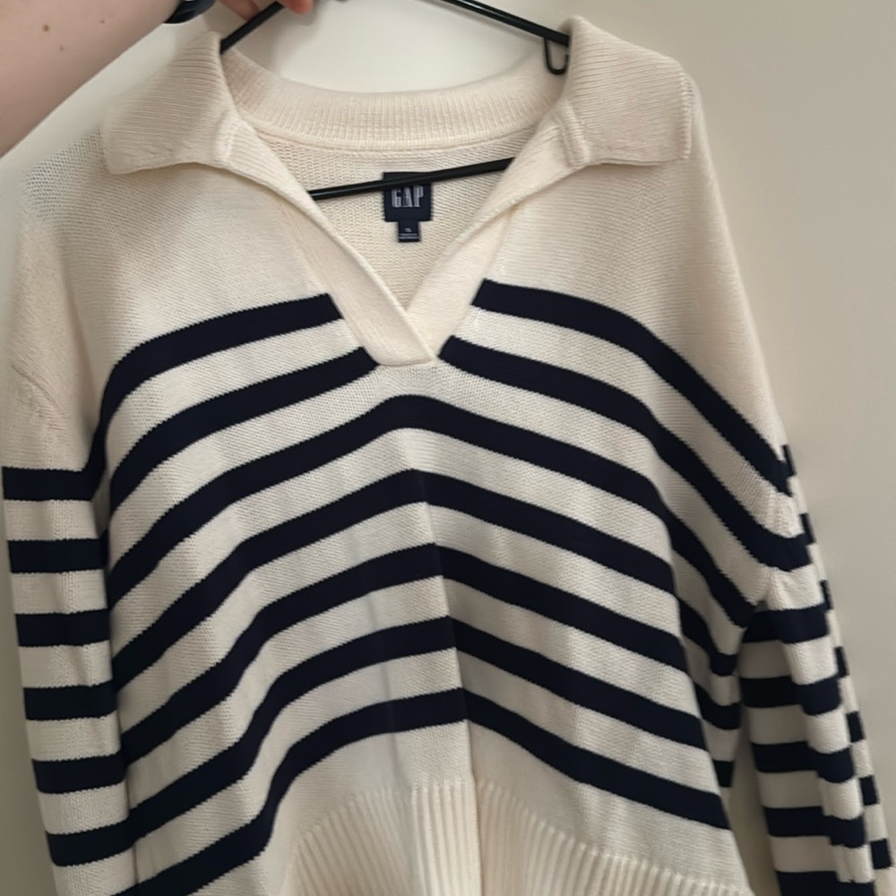 GAP Womens stripe sweater size small